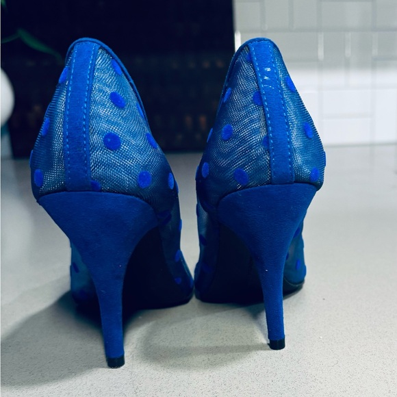 I.N.C International Concept Translucent Pointed Toe Pump (size 6) - Picture 4 of 7